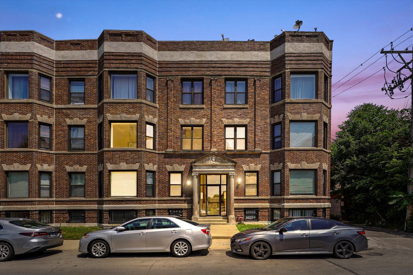 Property Photo: 348 E 41st Street 1 IL 60653