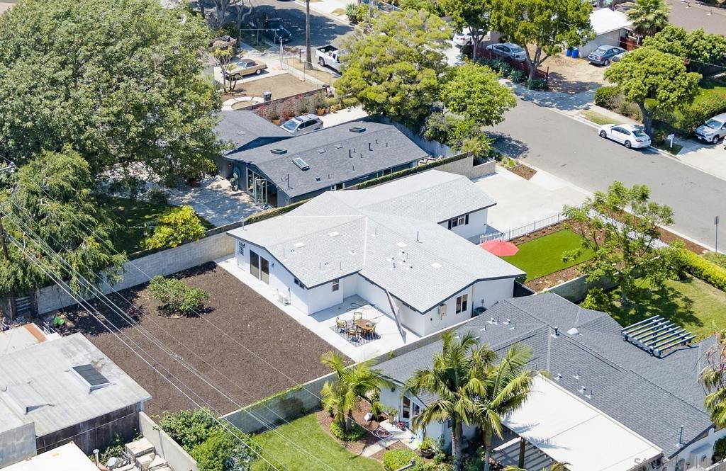 Property Photo:  873 Towne Street  CA 92627 