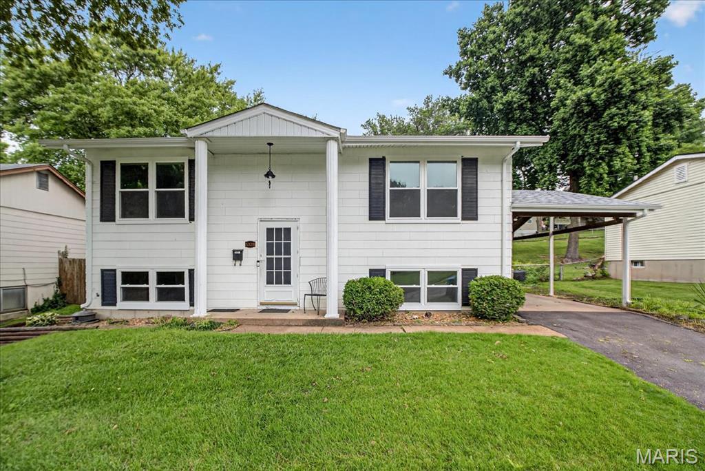 Property Photo: 5328 Ville Rosa Lane MO 63042