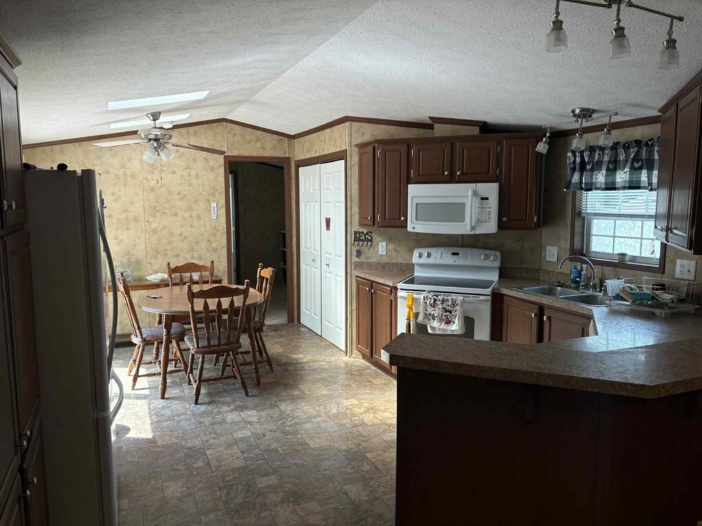 Property Photo: 23 Pin Oak Ln PA 16947