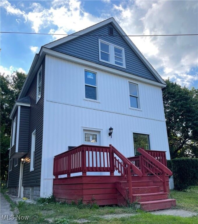 Property Photo: 949 Raymond Street OH 44307