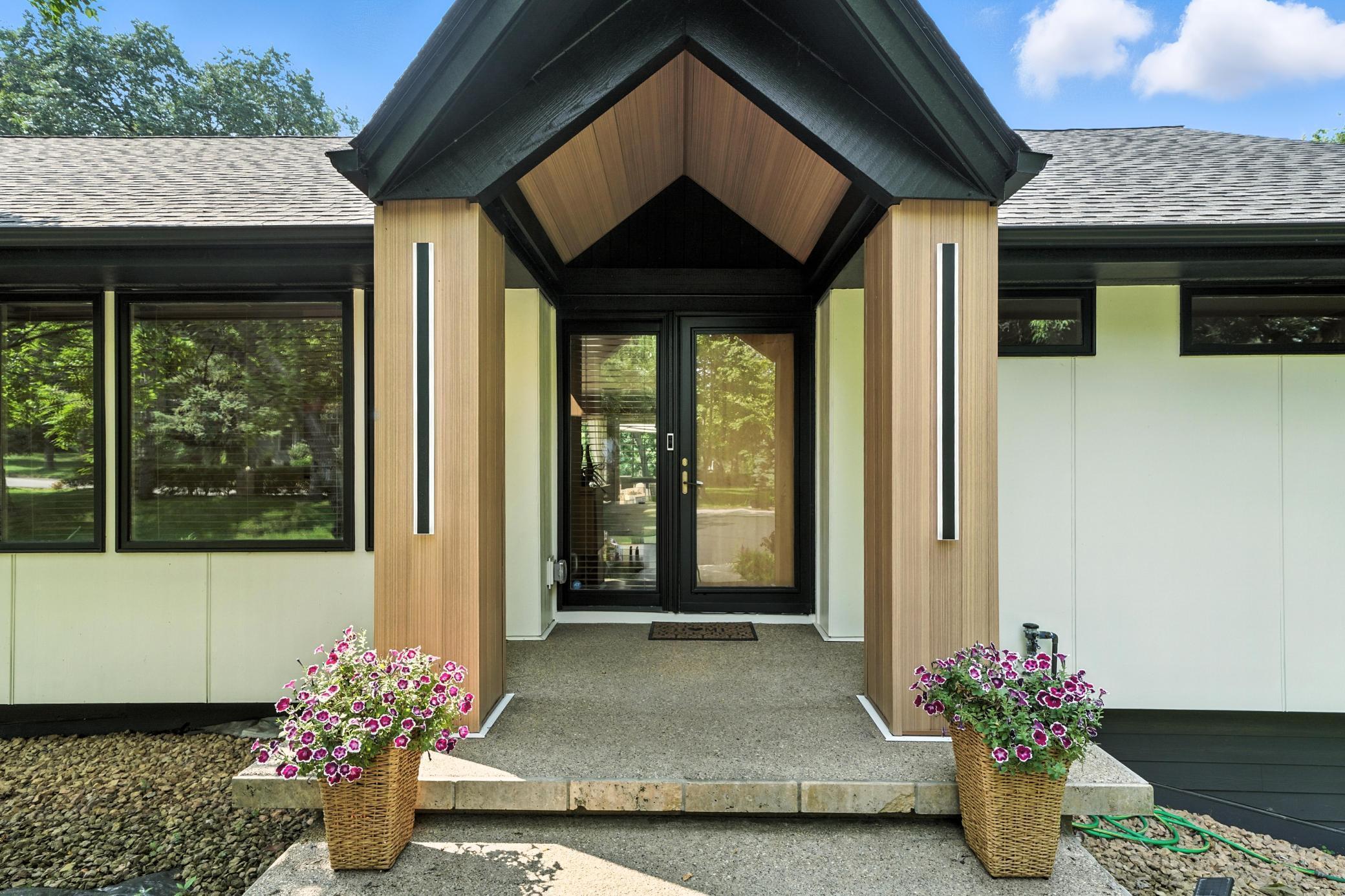 16515 Hilltop Terrace  Minnetonka MN 55345 photo