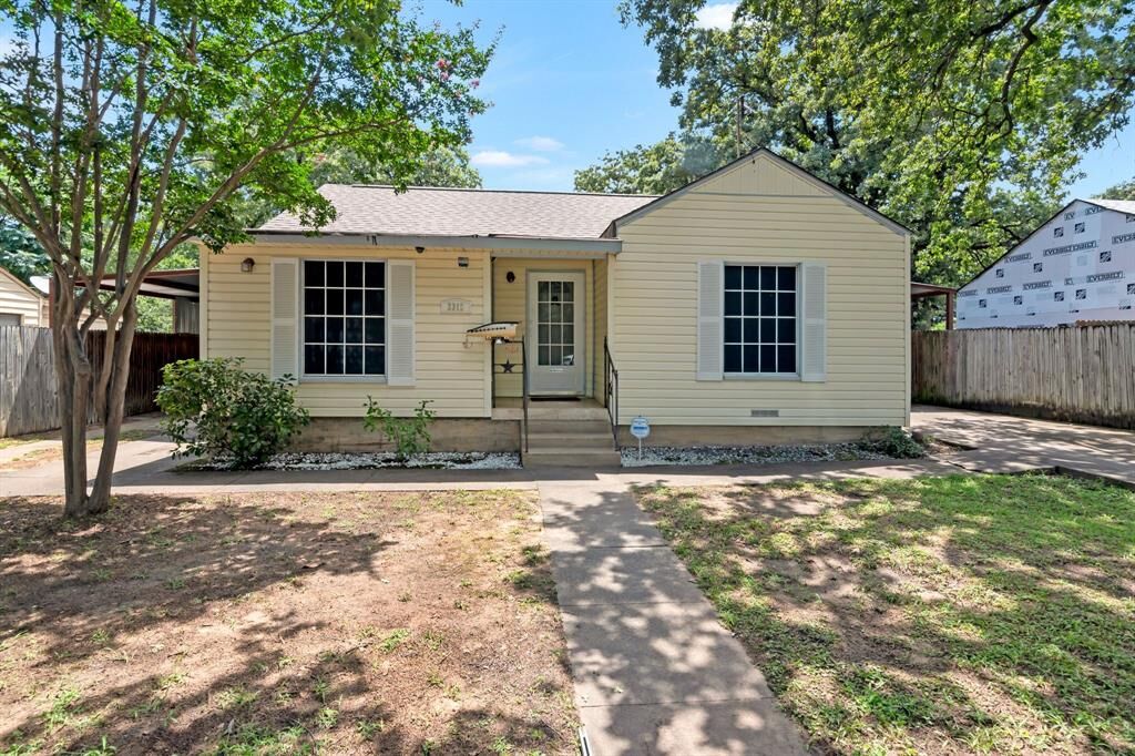 Property Photo: 2312 Owens Street TX 76117