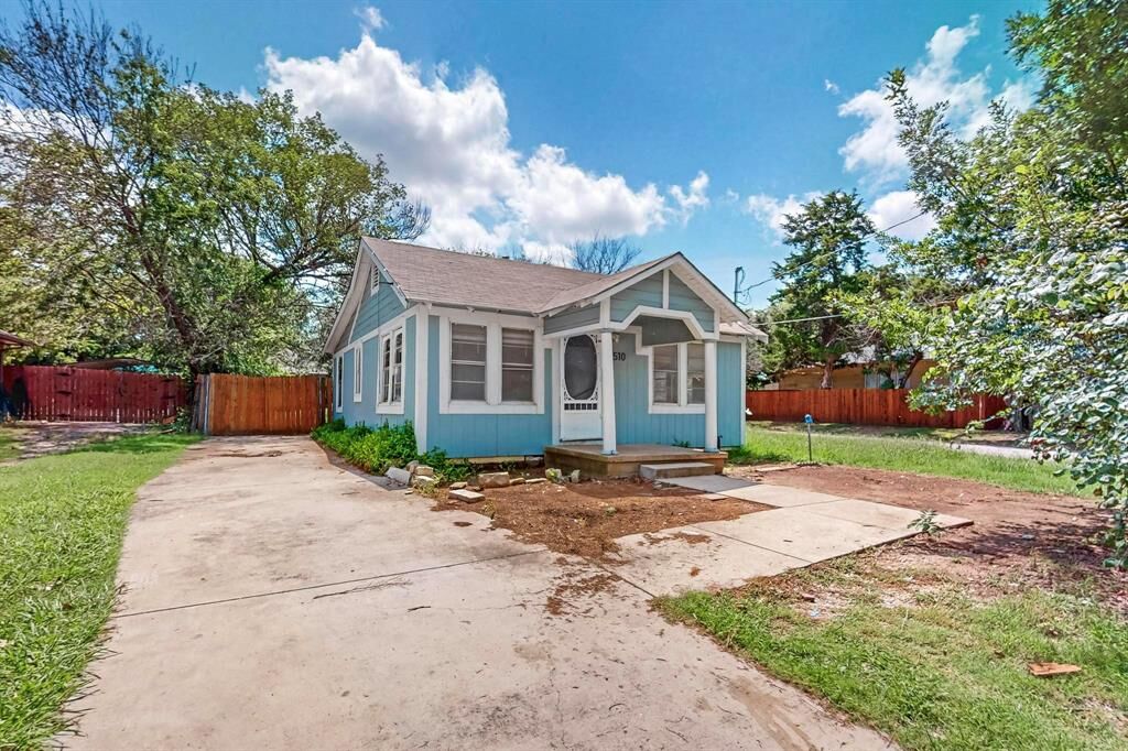 Property Photo:  510 N Bradshaw Street  TX 76209 