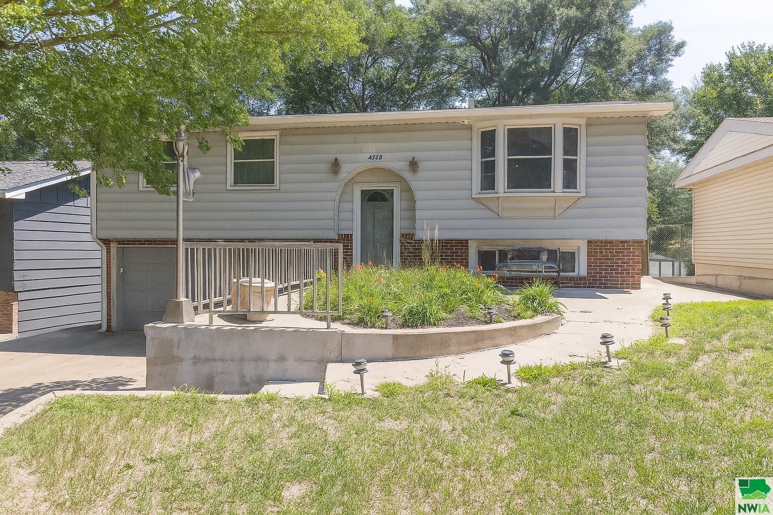 Property Photo: 2638 S Rustin Street IA 51106