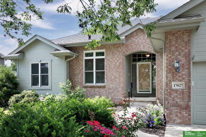 Property Photo: 17027 Cinnamon Circle NE 68135-9999