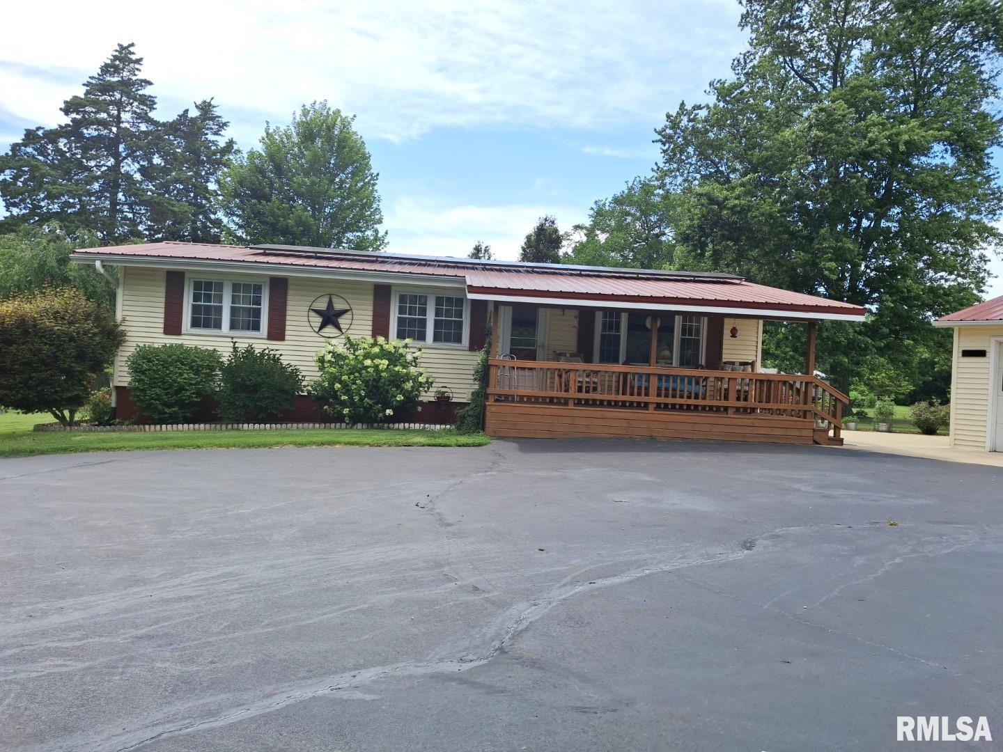 Property Photo:  757 W Locust Street  IL 61520 