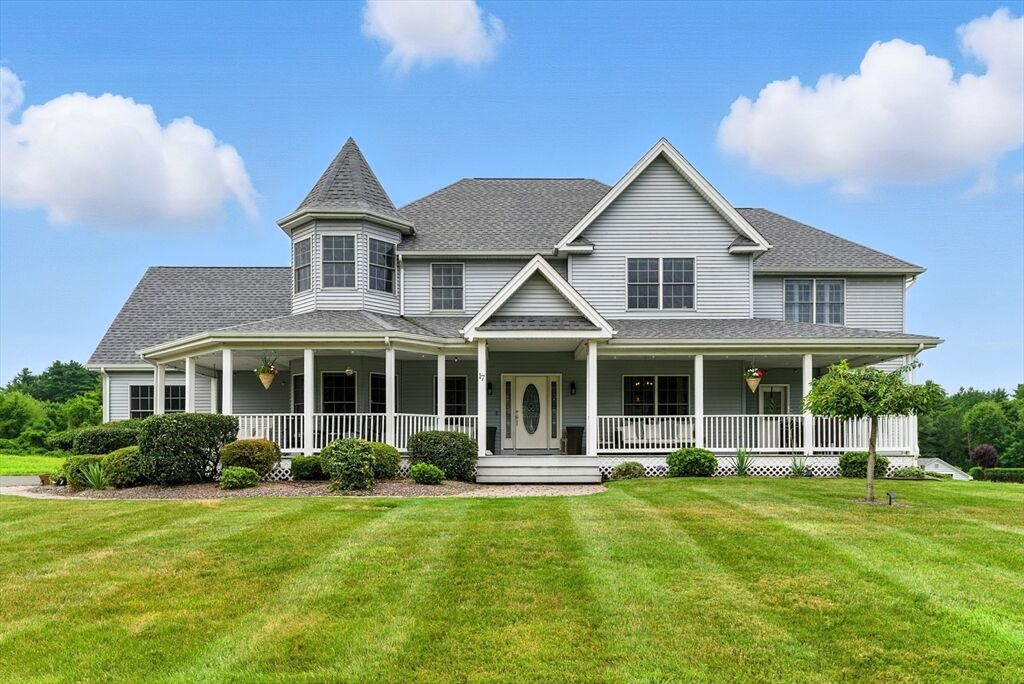 Property Photo:  17 Wandering Meadows Lane  MA 01095 