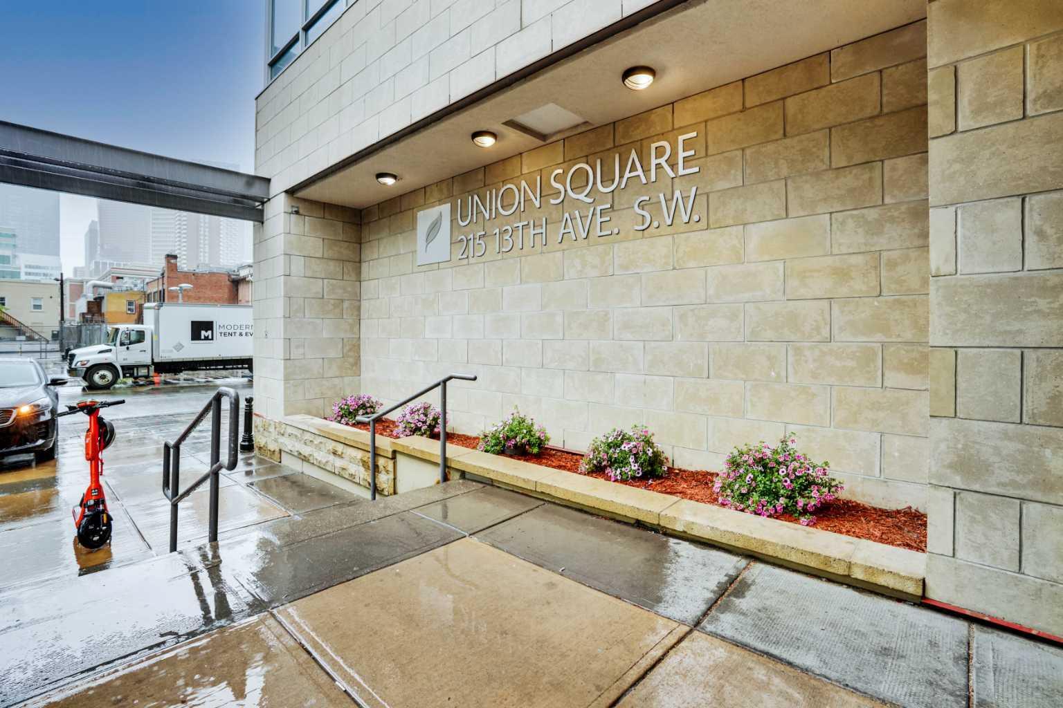 Property Photo: 215 13 Avenue SW 1307 AB T2R 0V6