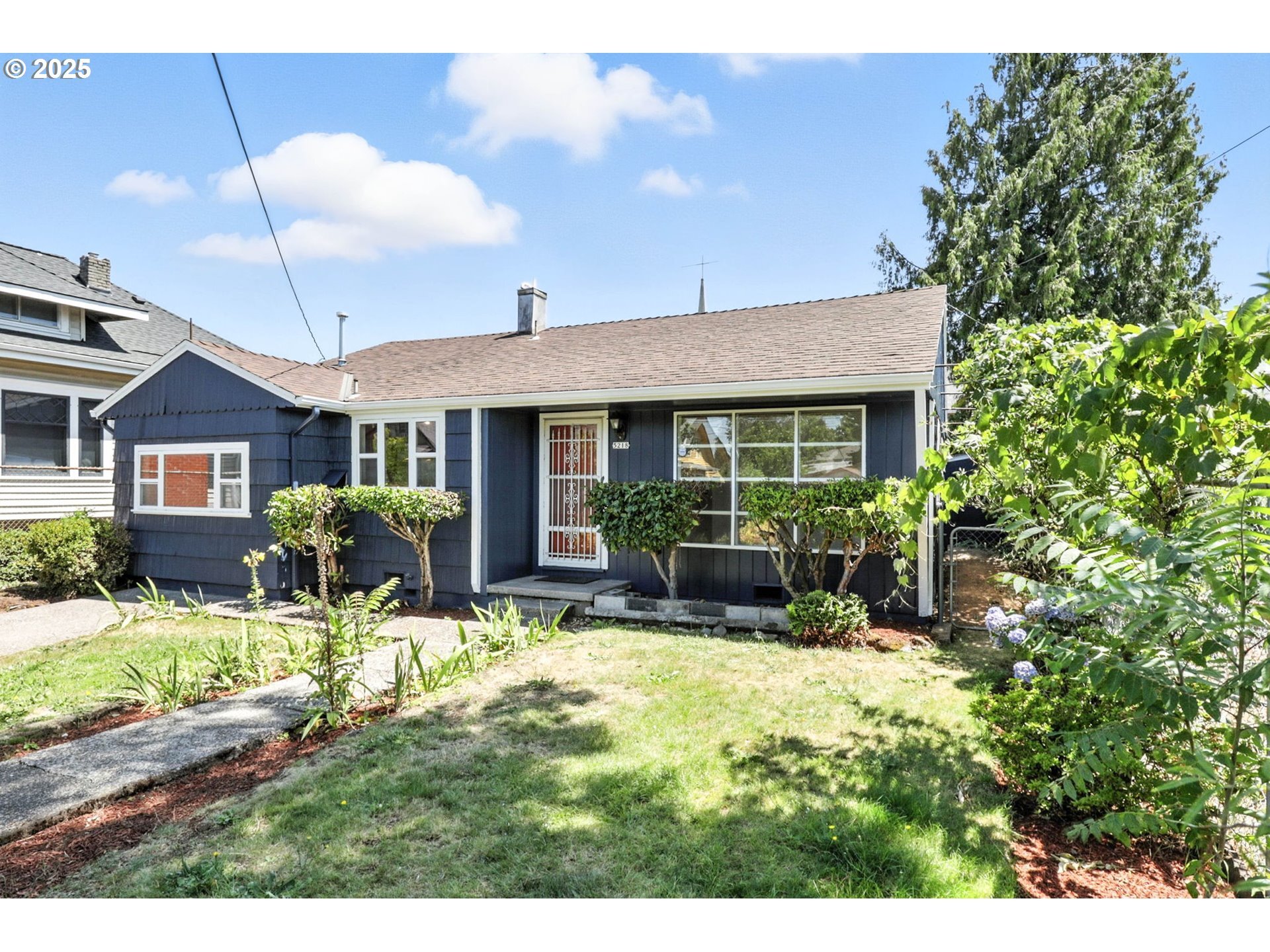 Property Photo: 5218 NE 21st Ave OR 97211