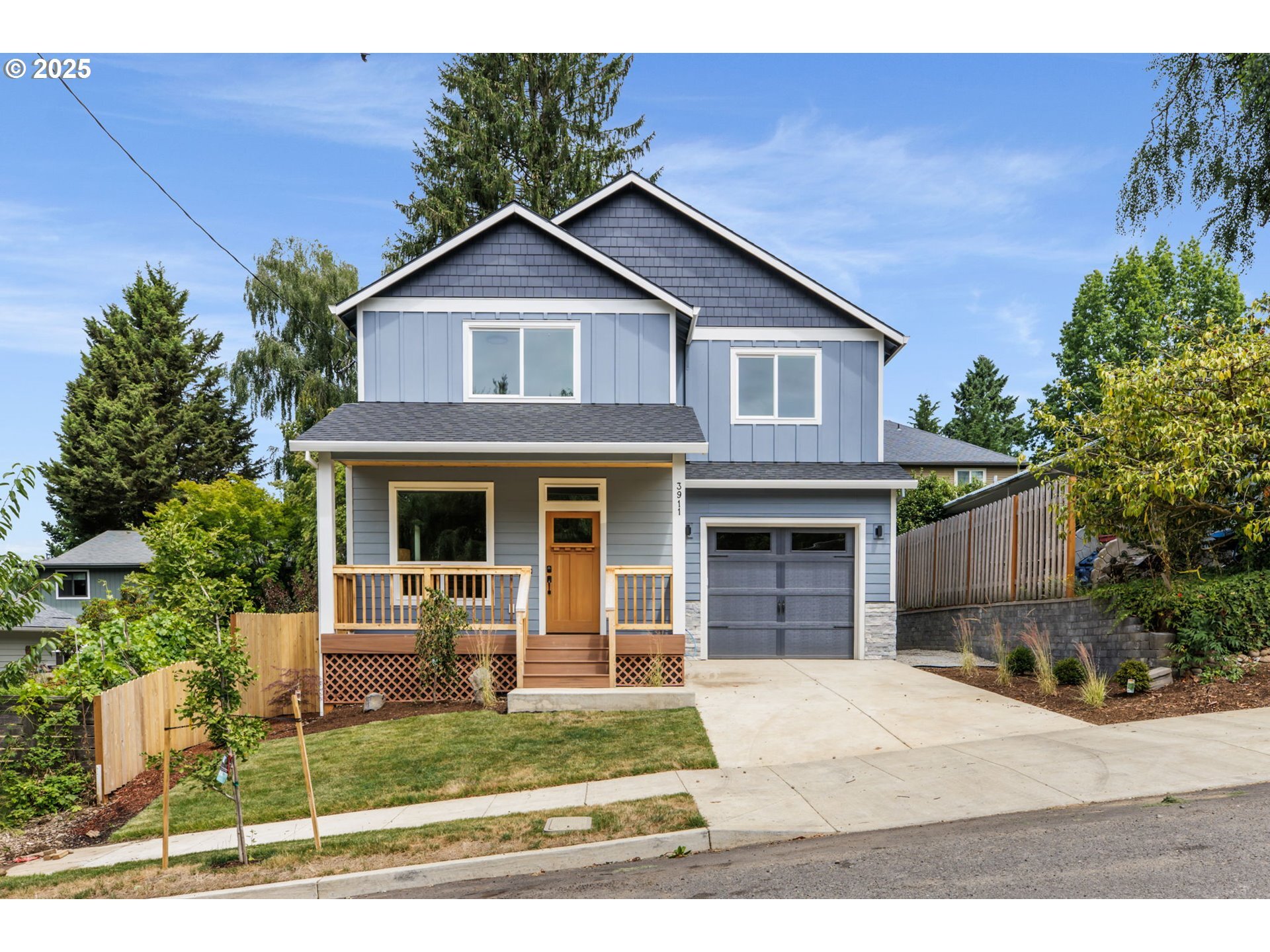 Property Photo:  3911 SE Insley St  OR 97202 
