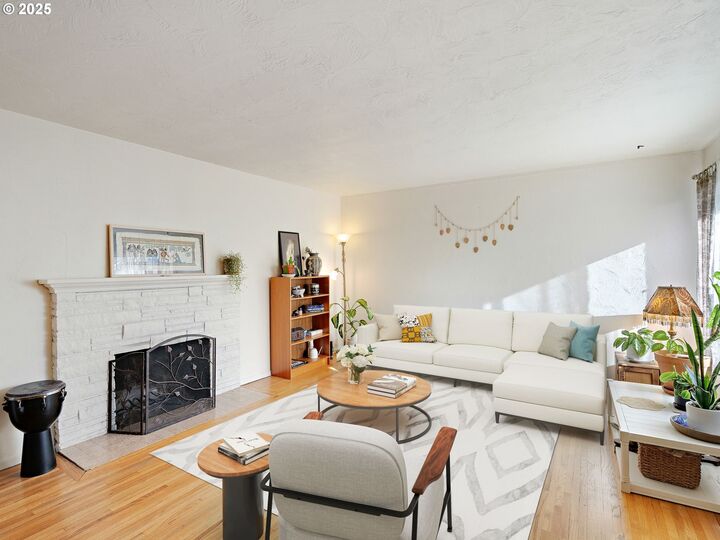 Property Photo:  3911 NE Killingsworth St 7  OR 97211 
