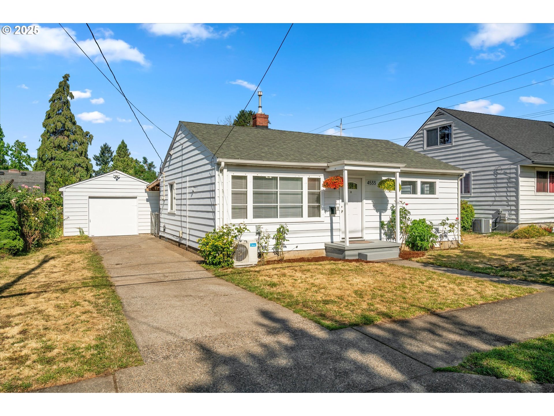 Property Photo: 4533 SE 99th Ave OR 97266