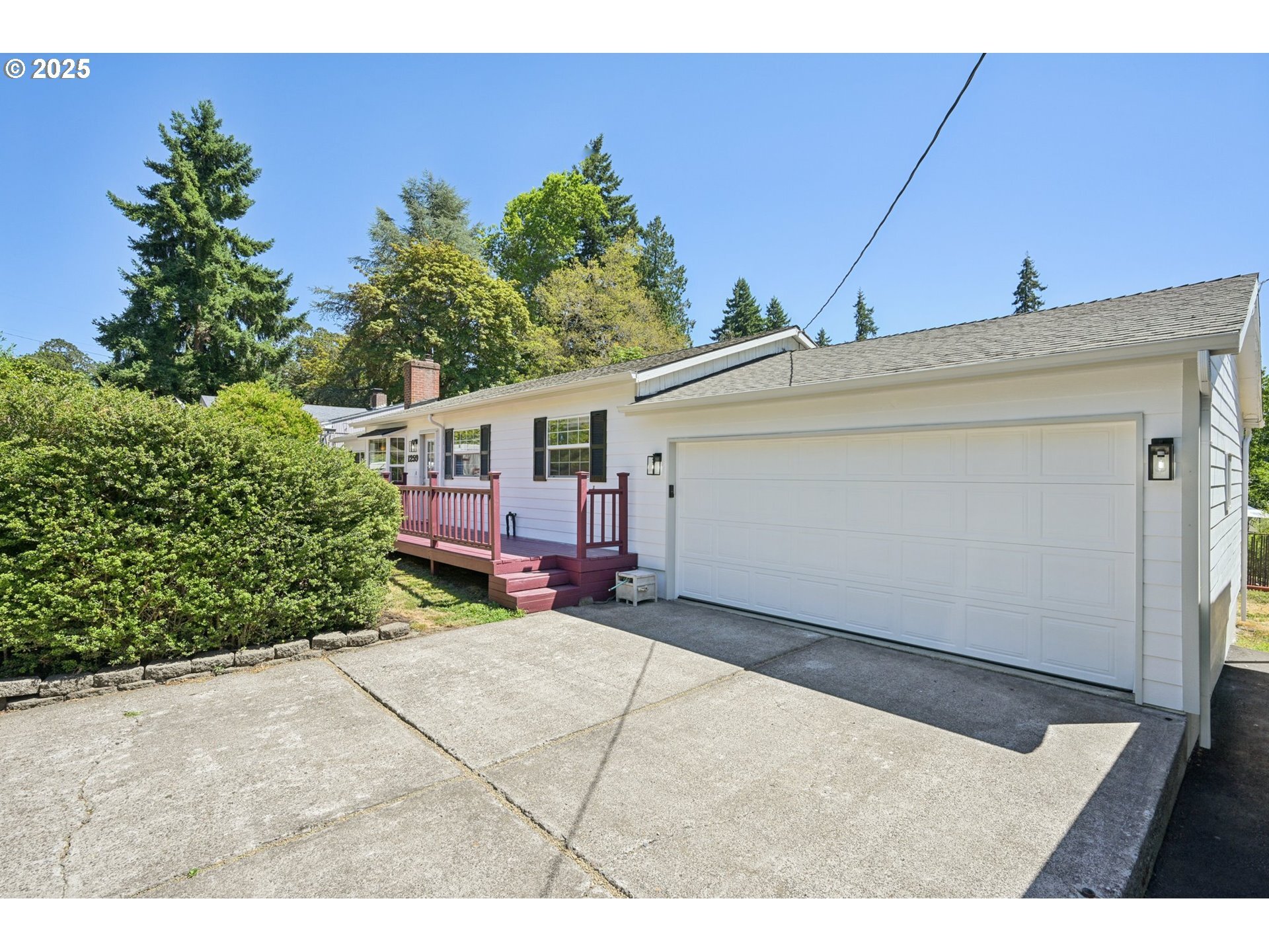 Property Photo: 1259 SE Dohn Ct OR 97267