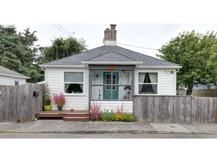 330 Avenue K  Seaside OR 97138 photo