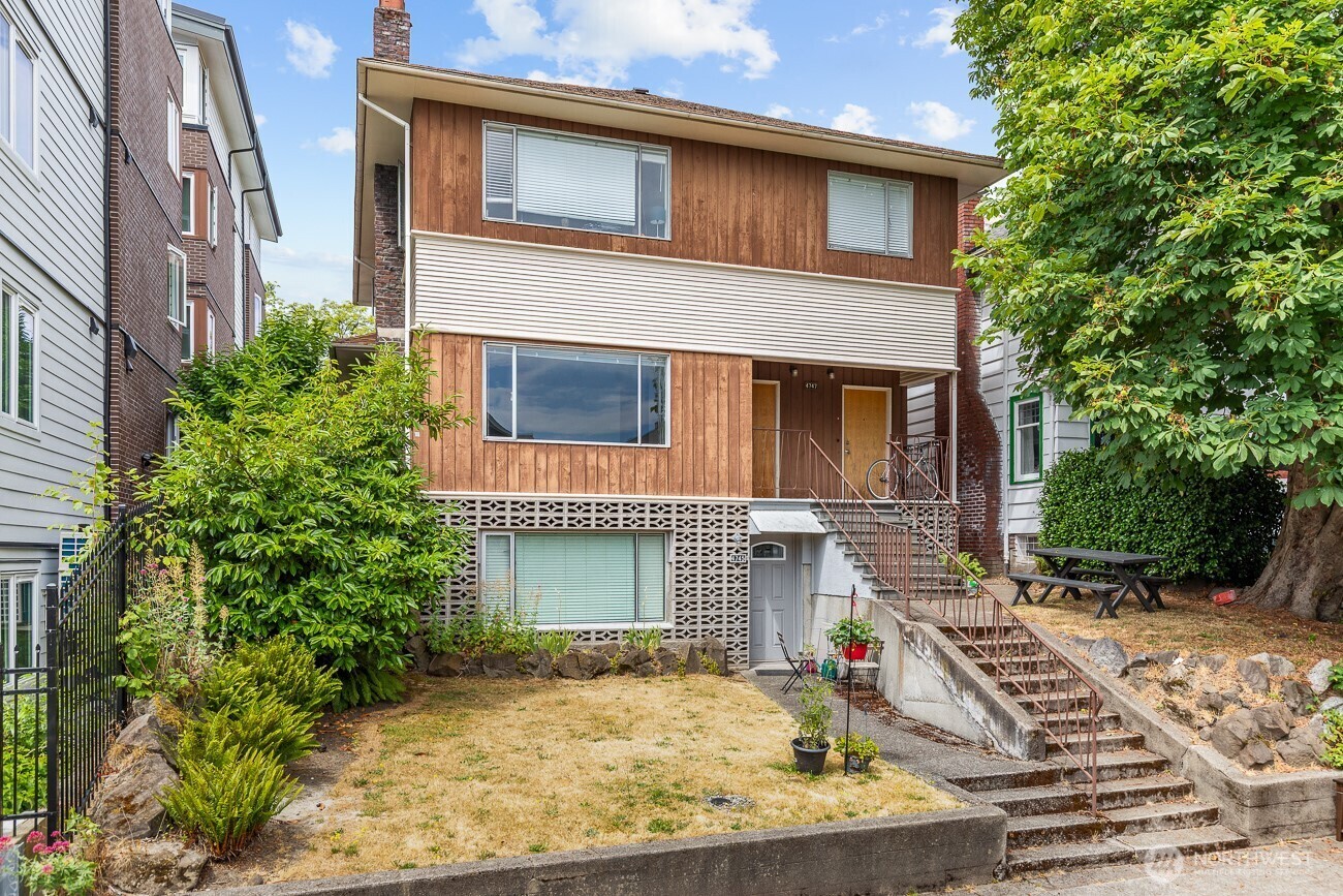 Property Photo:  4745  18th Avenue NE 4747A  WA 98105 