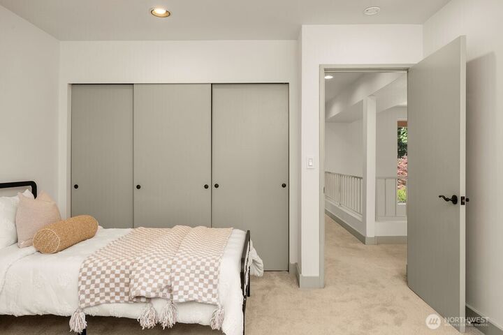 Property Photo:  1409  4th Street  WA 98033 