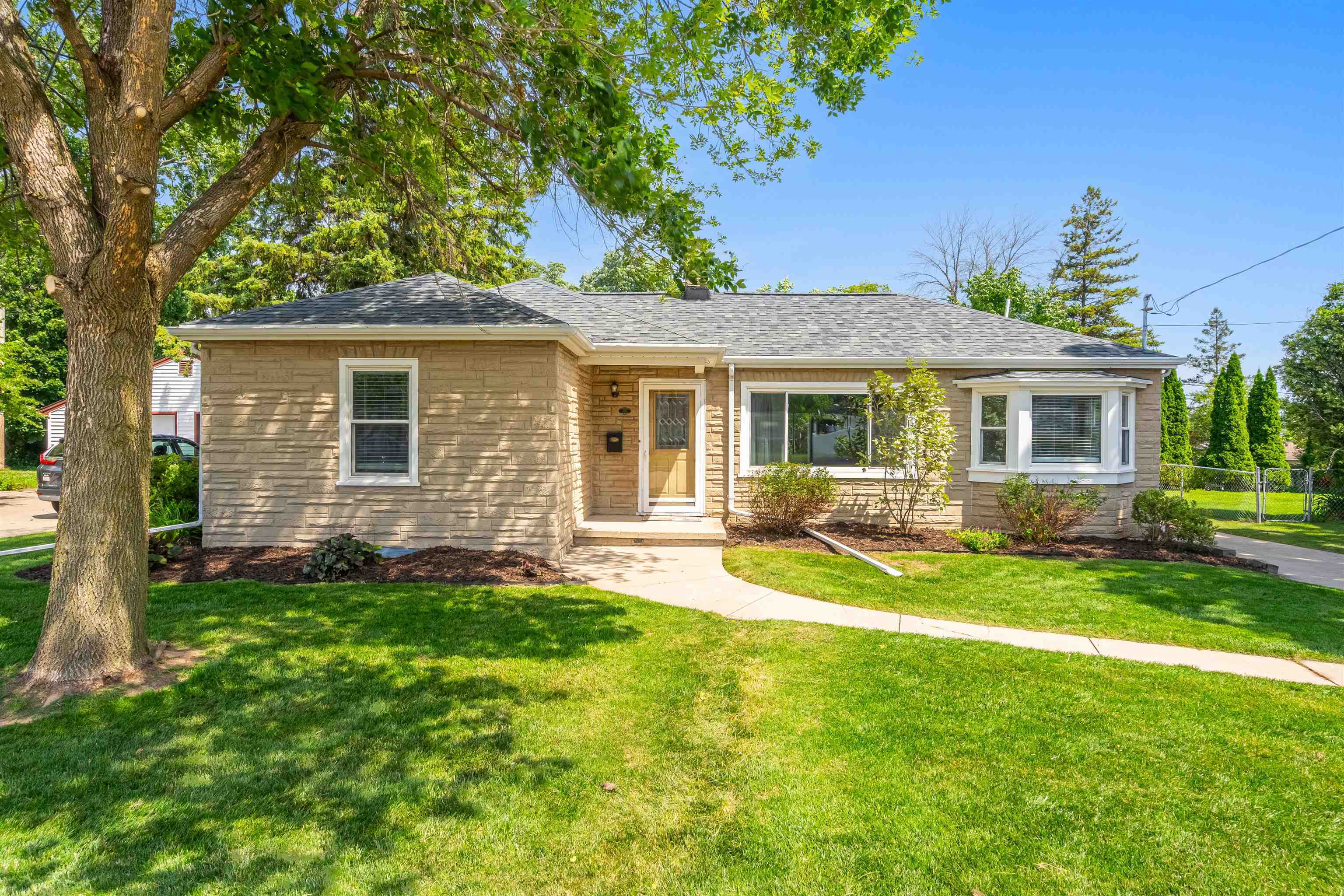 Property Photo:  300 E 15th Street  WI 54130-3312 