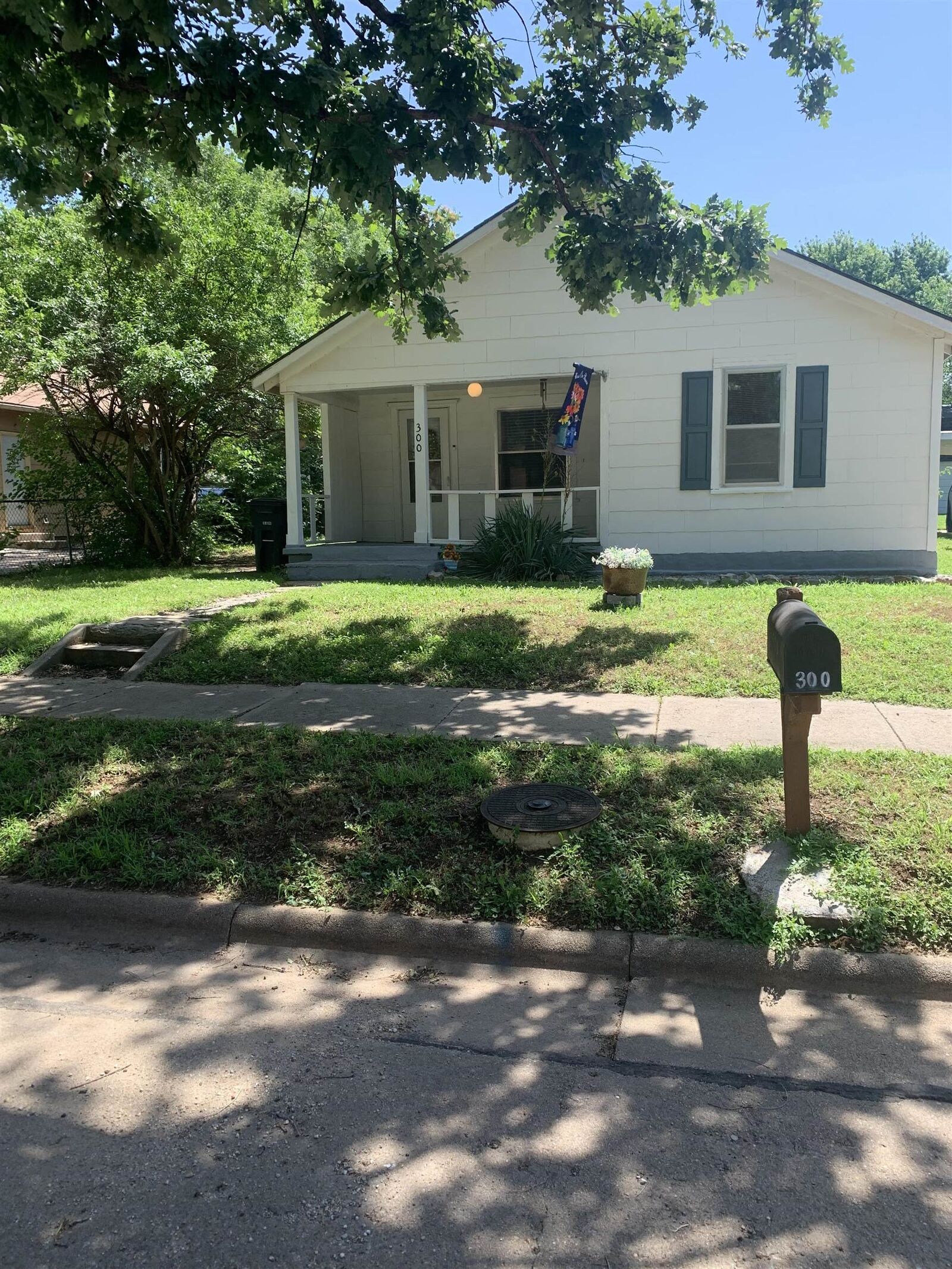 Property Photo: 300 Poplar St KS 67042