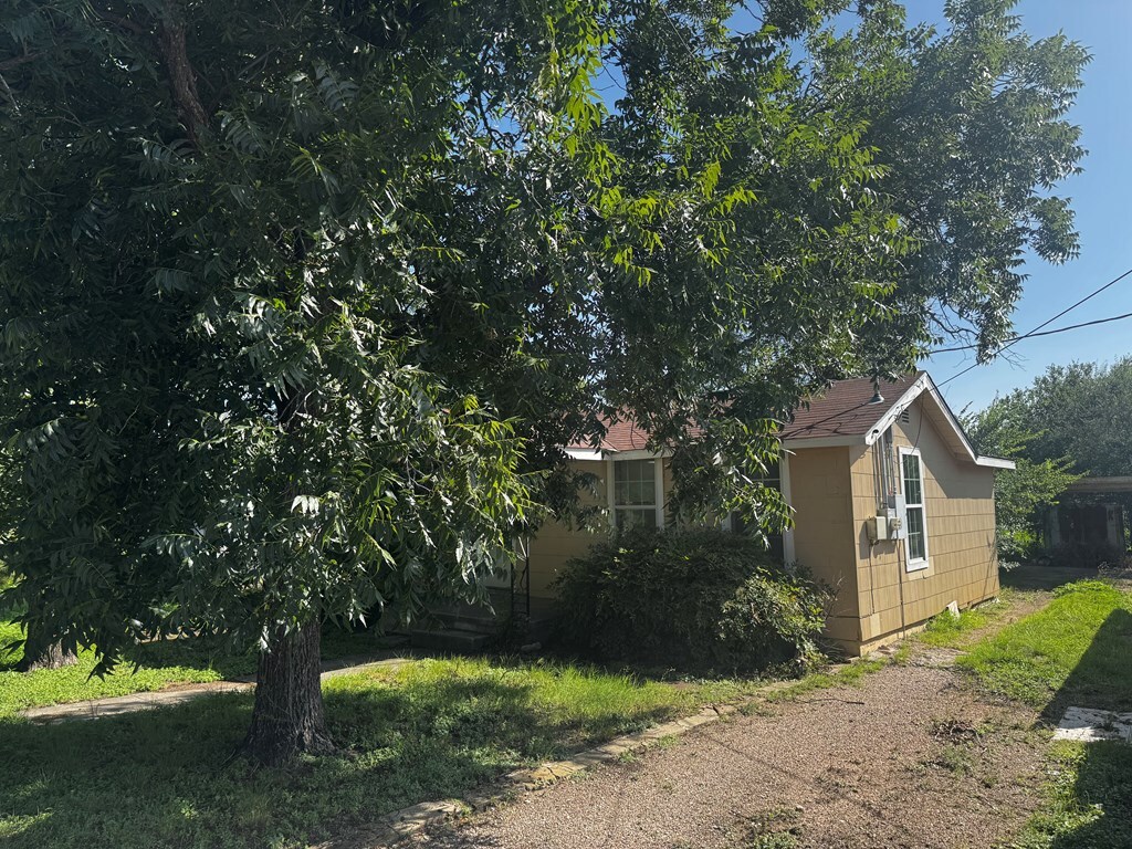 Property Photo:  2811 N Irving St  TX 76903 