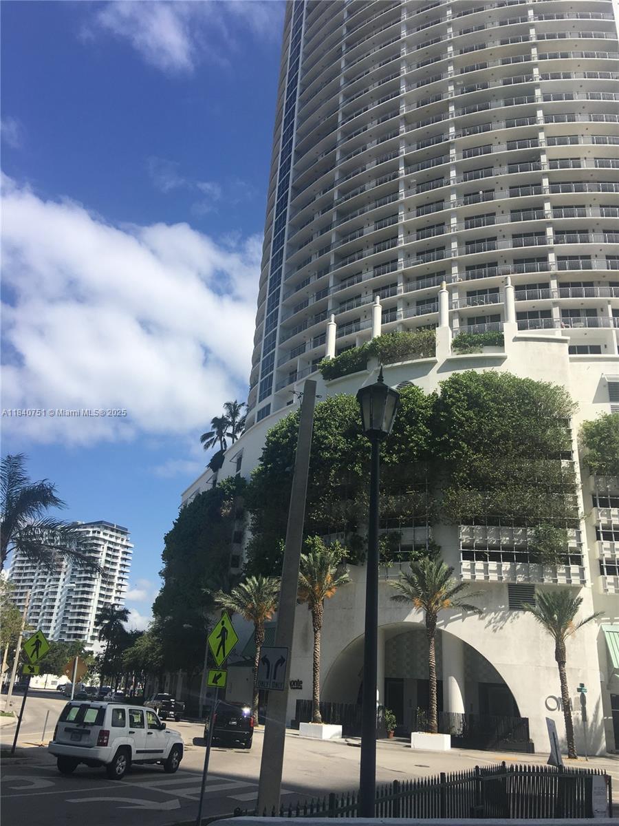 Property Photo: 1750 N Bayshore Dr 2408 FL 33132