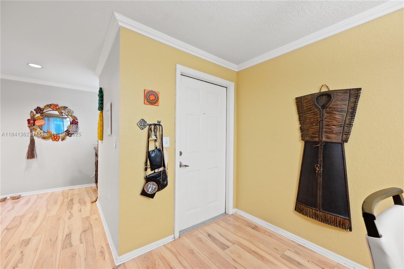 Property Photo: 1424 Barcelona Way 5-23 FL 33327