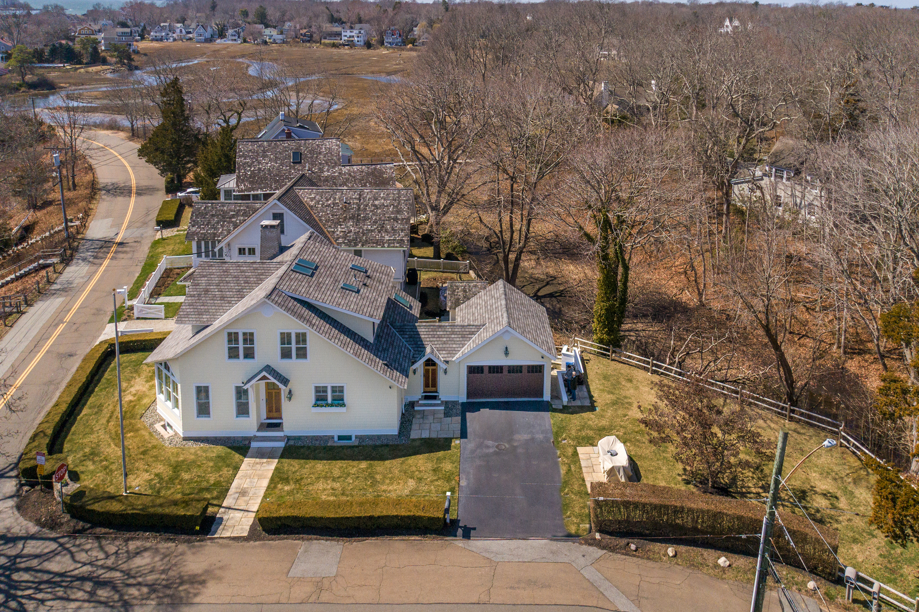Property Photo:  25 Seaview Avenue  CT 06443 