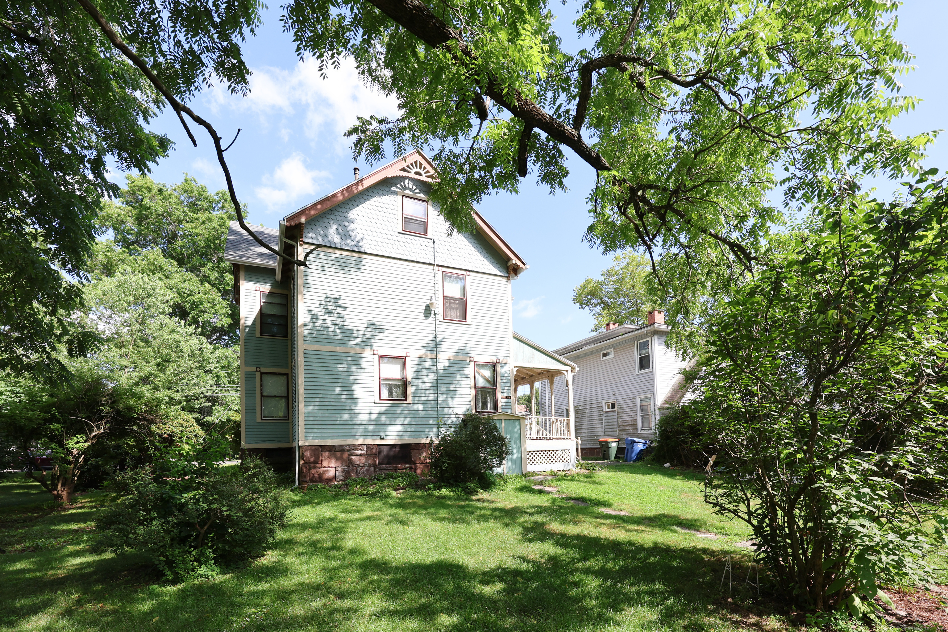 Property Photo:  185 Curtis Street  CT 06450 
