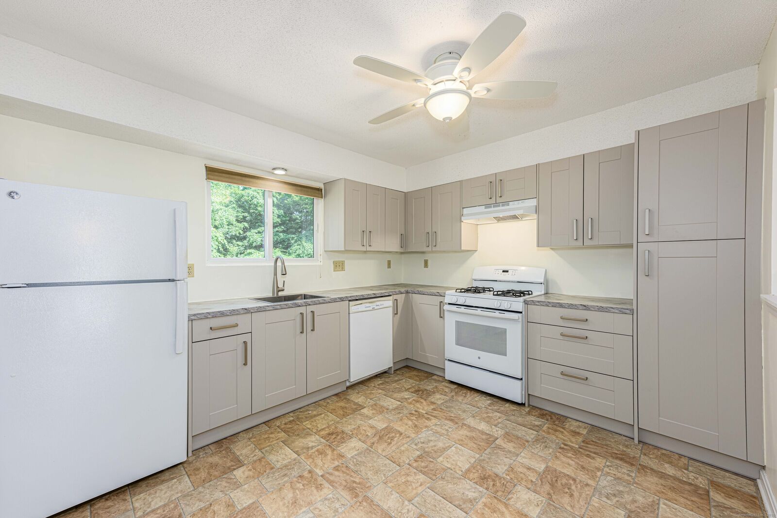 Property Photo:  140 Thompson Street Apt 5B  CT 06513 