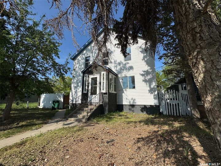 Property Photo: 319 H Avenue S SK S7M 1W4