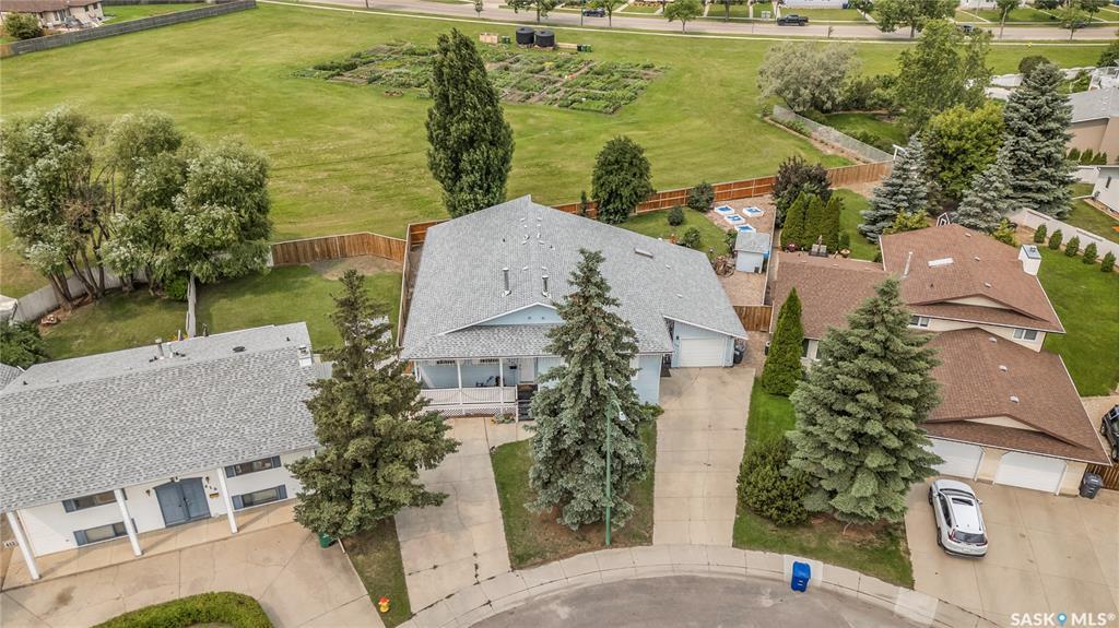 Property Photo: 406 & 408 Gillam Crescent SK S7N 3R6