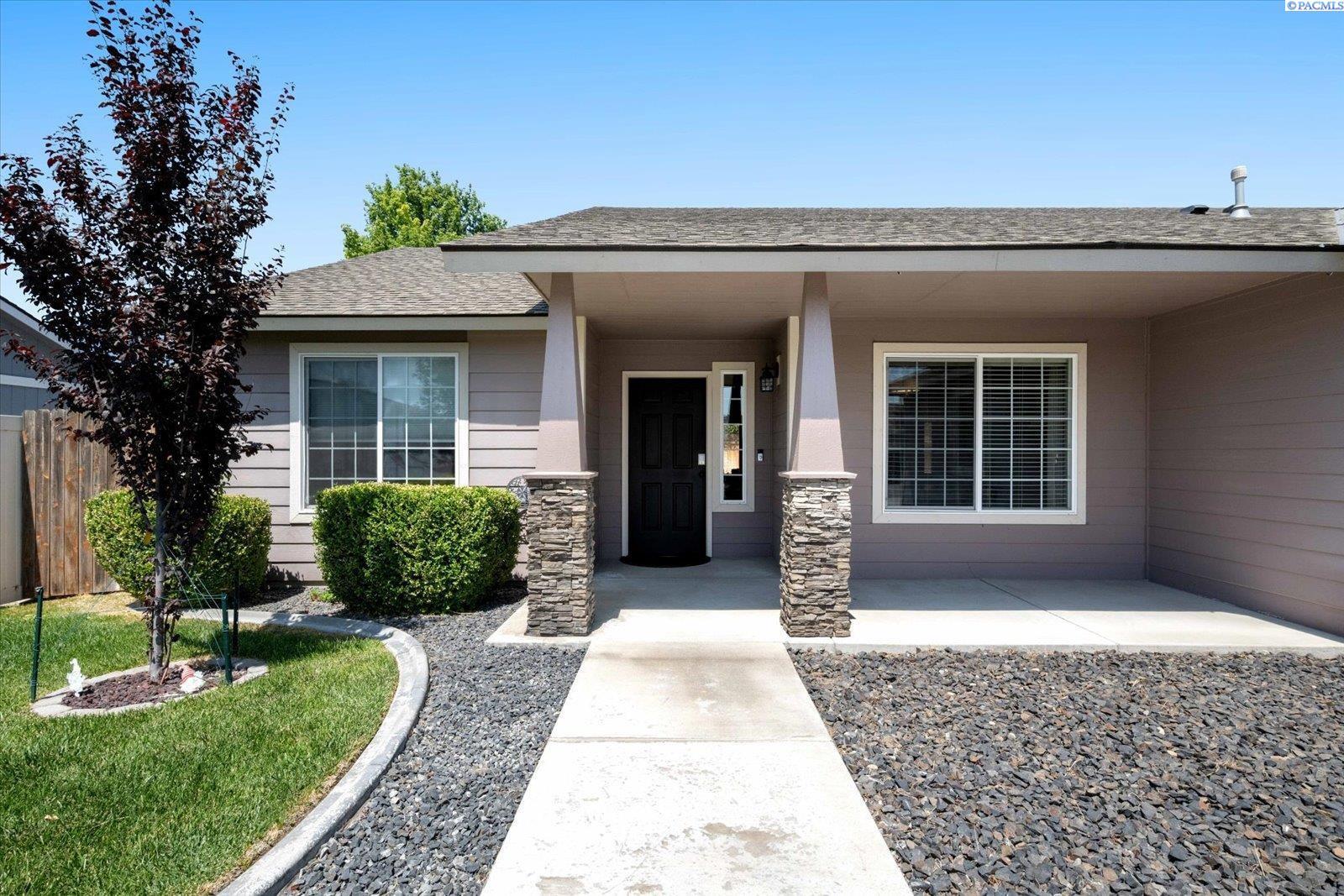 Property Photo:  8912 W Bruneau Pl  WA 99336 