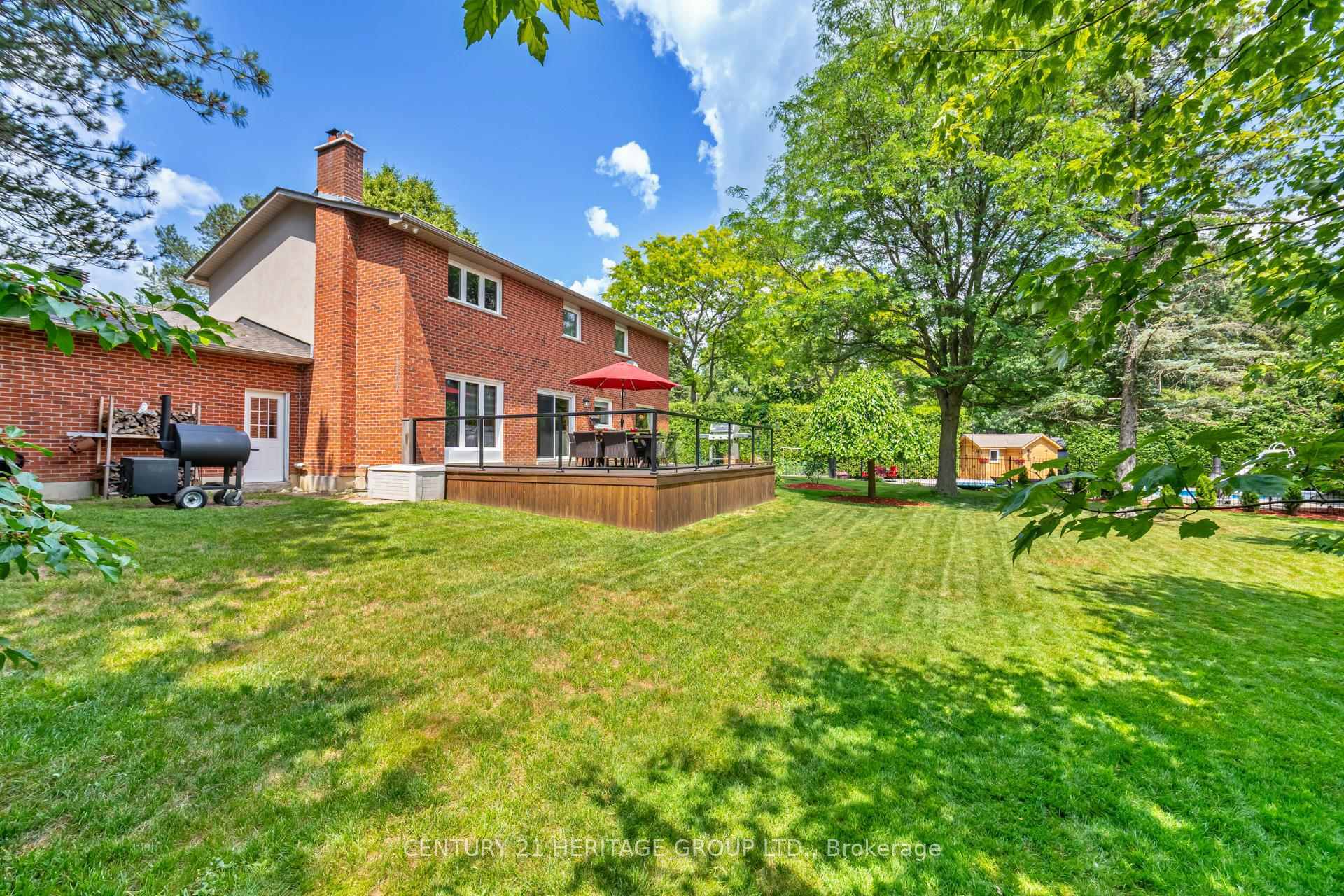 Property Photo:  8 Cheval Court  ON L4E 2N7 