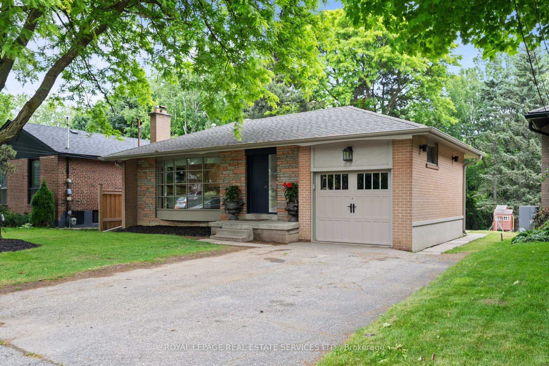 Property Photo: 106 West Deane Park Drive ON M9B 2S5