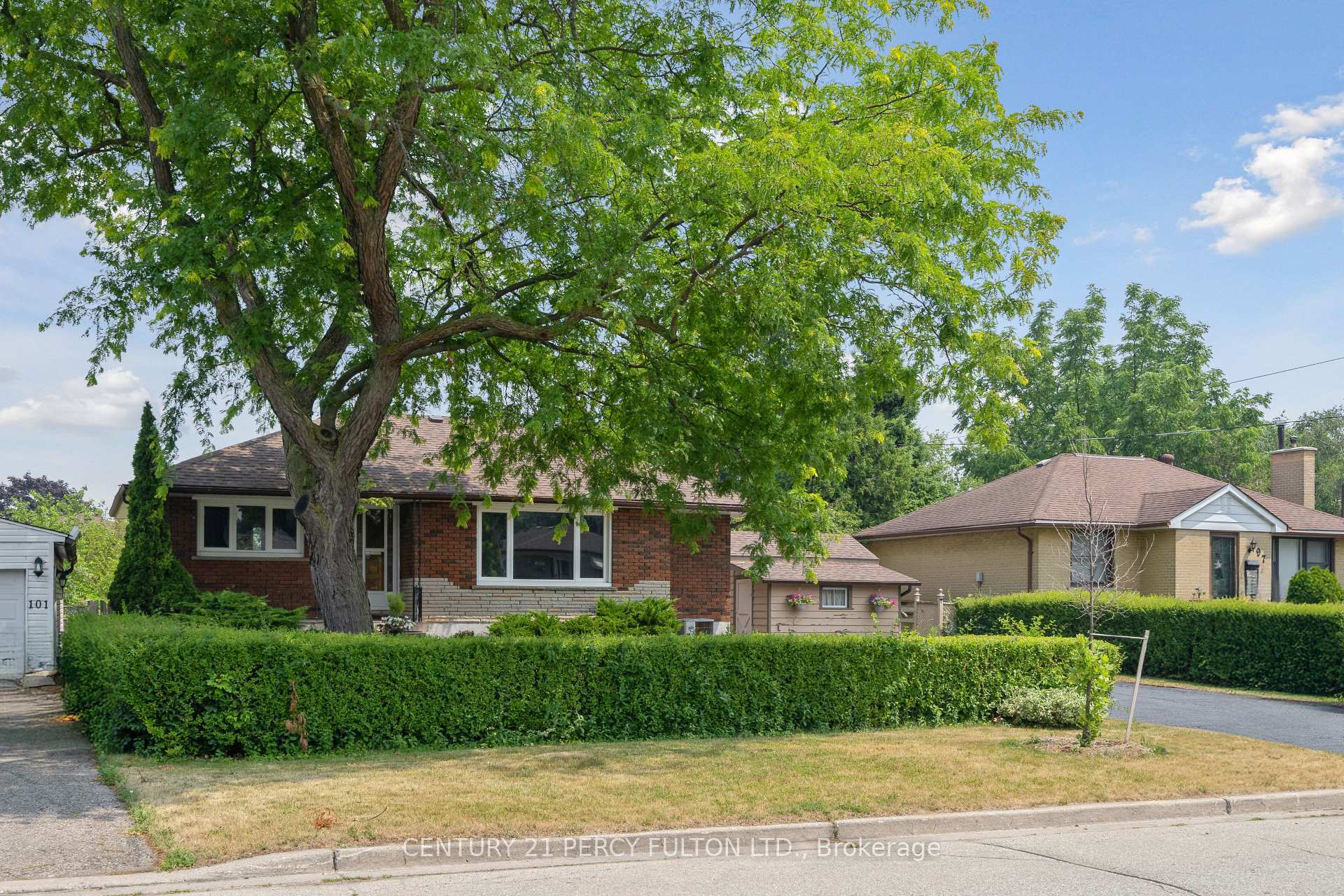 Property Photo:  99 Kitchener Road  ON M1E 2X8 