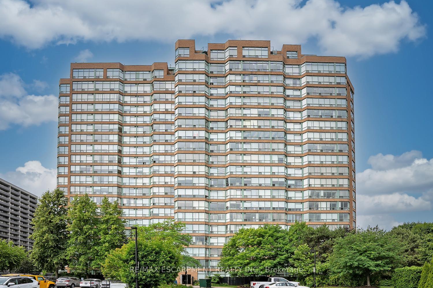 Property Photo: 1276 Maple Crossing Boulevard 612 ON L7S 2J9