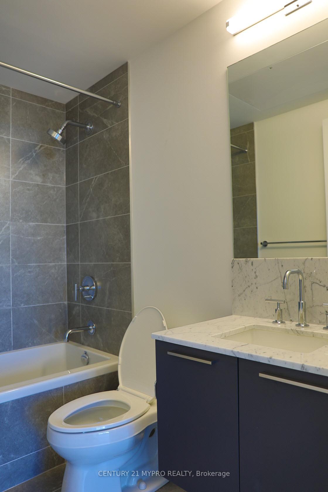 Property Photo:  3 Gloucester Street 2506  ON M4Y 0C6 