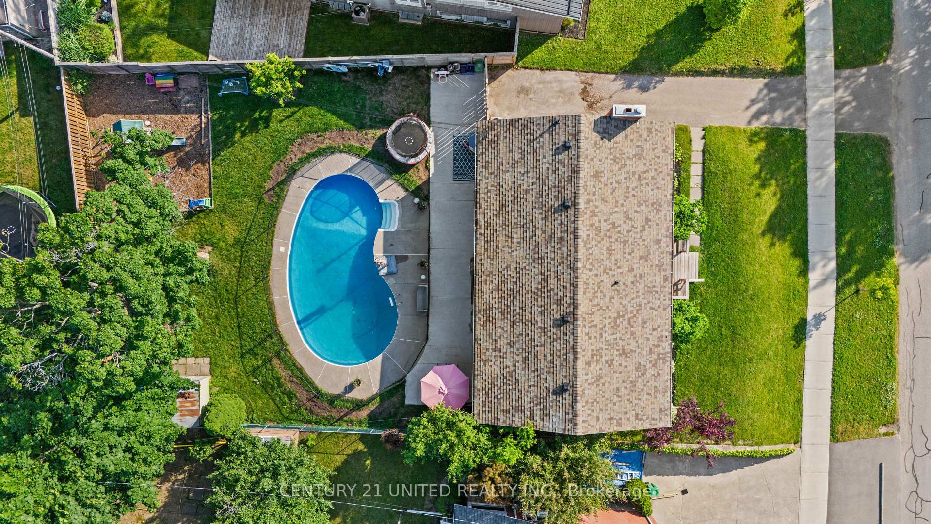 Property Photo: 1056 Glebemount Crescent ON K9H 6M3