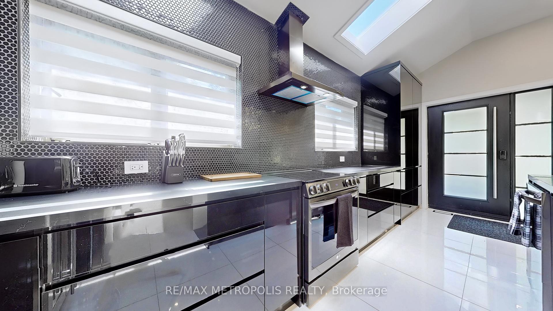 Photo de la propriété:  640 Lansdowne Drive  ON L1G 1W4 
