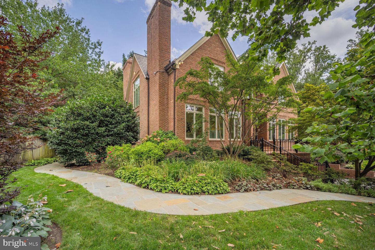 Property Photo: 3121 Arizona Avenue NW DC 20016