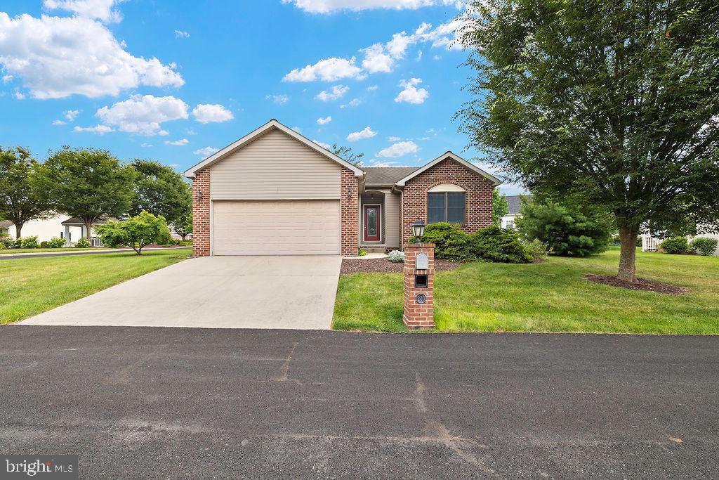 220 Kingsgate Court  Gettysburg PA 17325 photo