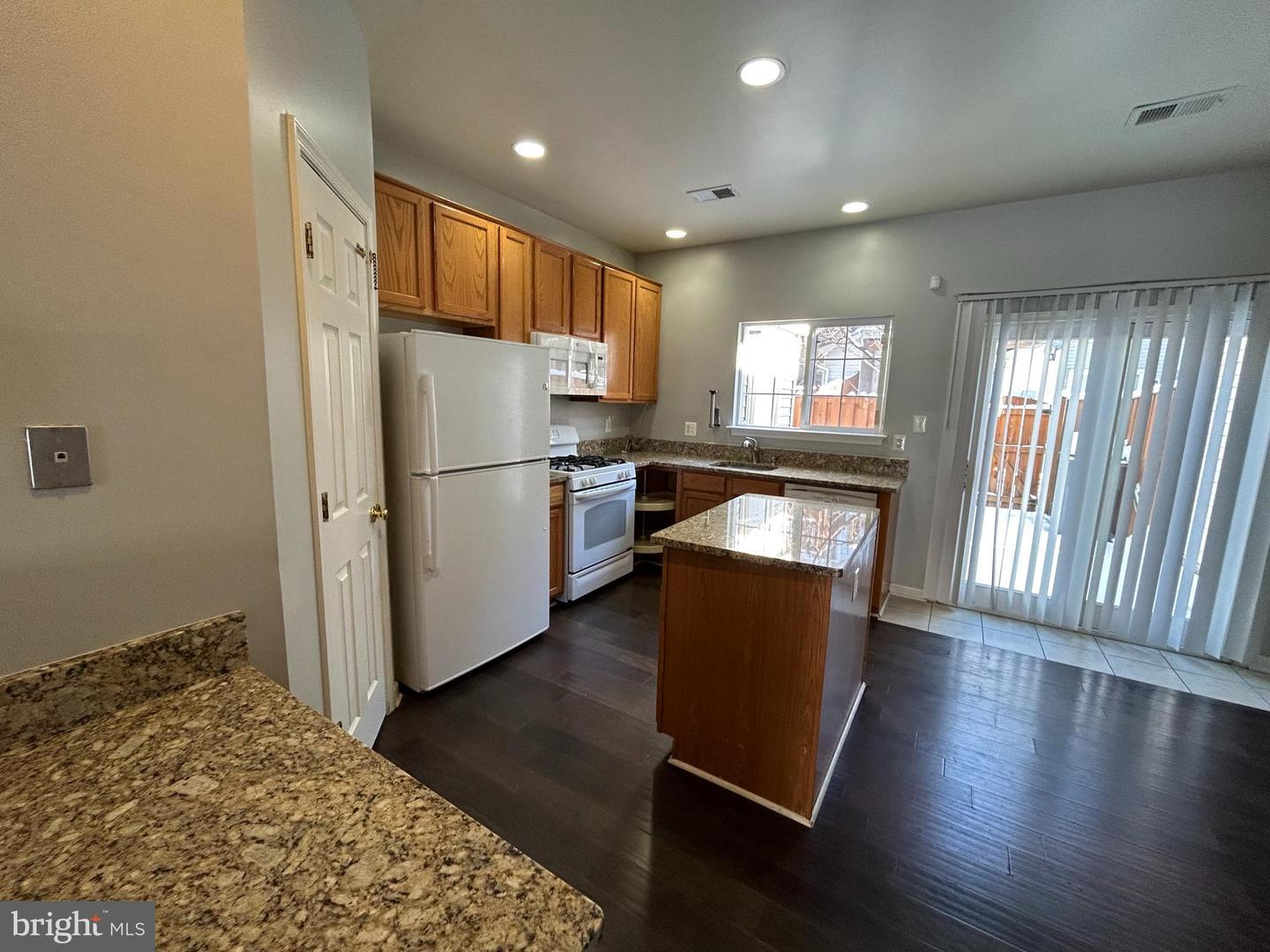 2423 Dew Meadow Court  Herndon VA 20171 photo