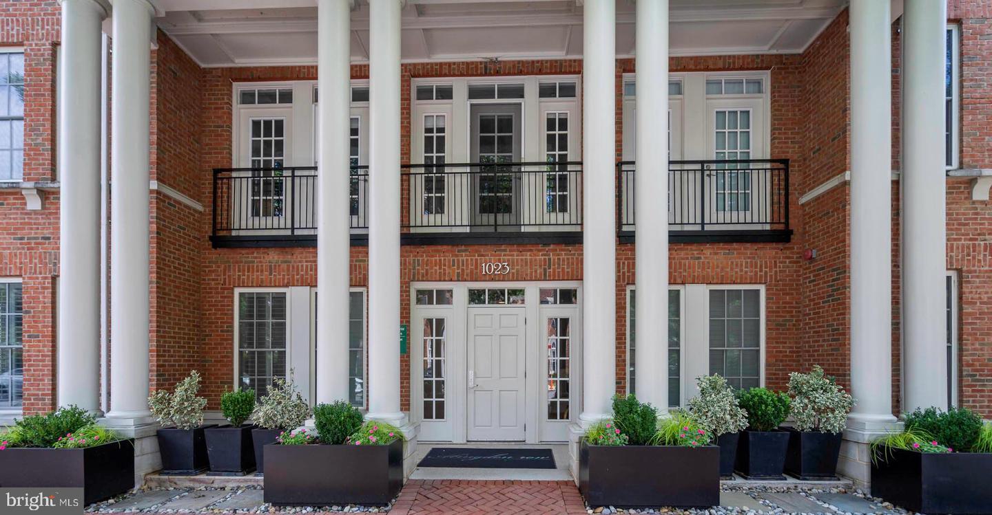 Property Photo: 1023 N Royal Street 217 VA 22314