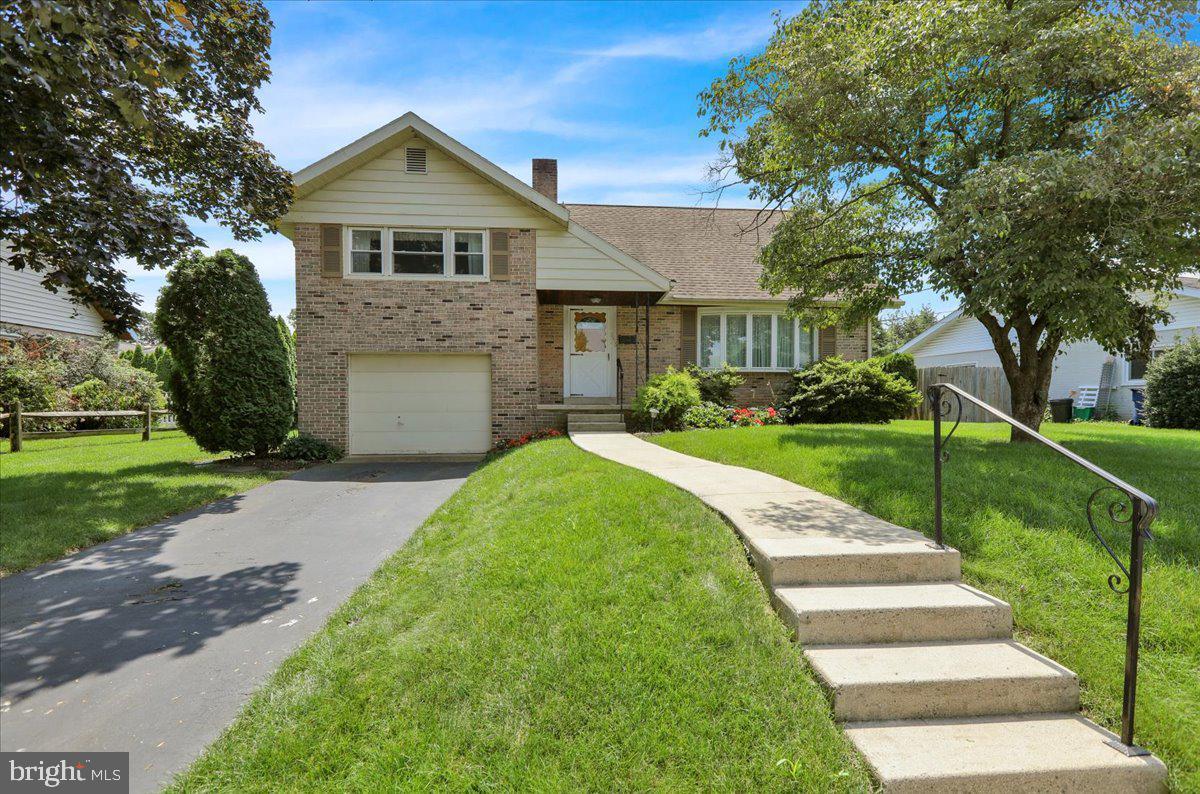Property Photo:  1116 Dogwood Drive  PA 19609 
