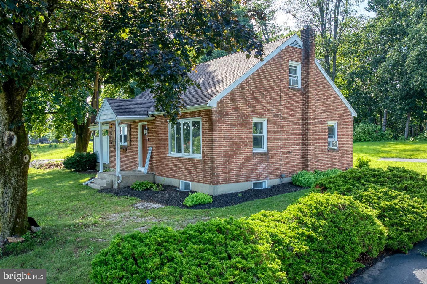 Property Photo:  661 Reisinger Avenue  PA 17368 