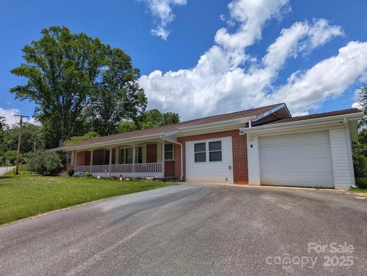 Property Photo: 154 Lowell Street NC 28786