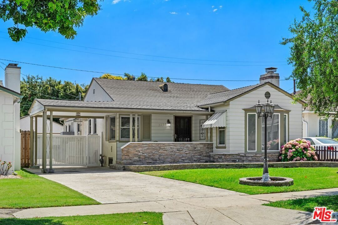 Property Photo: 3208 W 81st St CA 90305