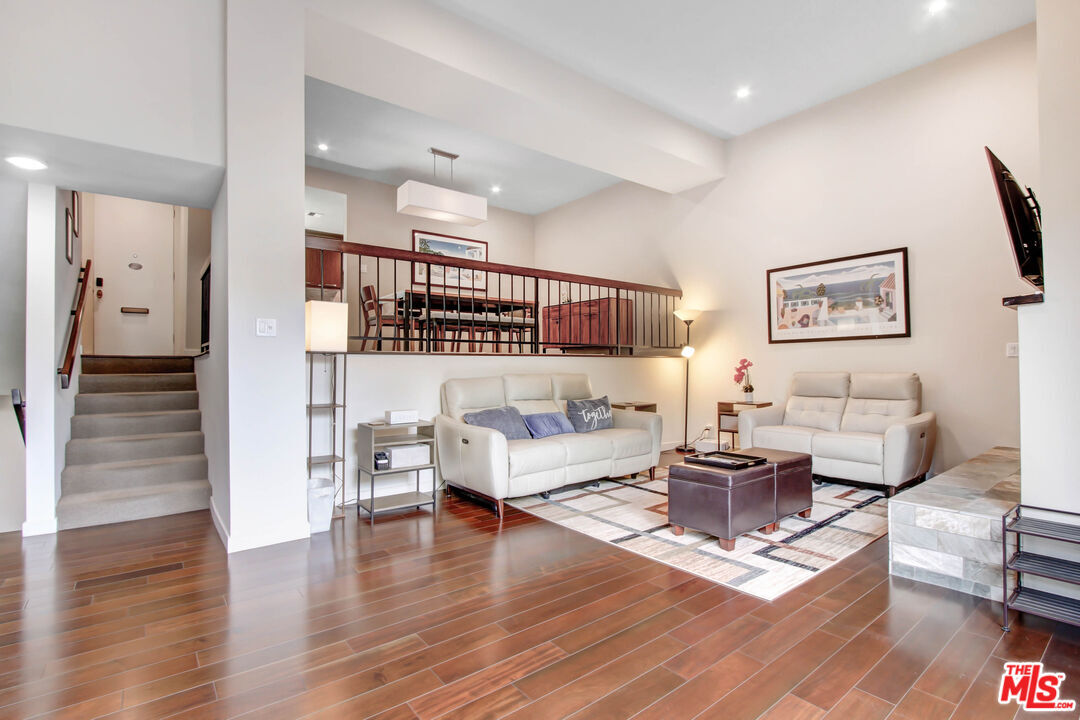 Property Photo: 9303 Burton Way CA 90210