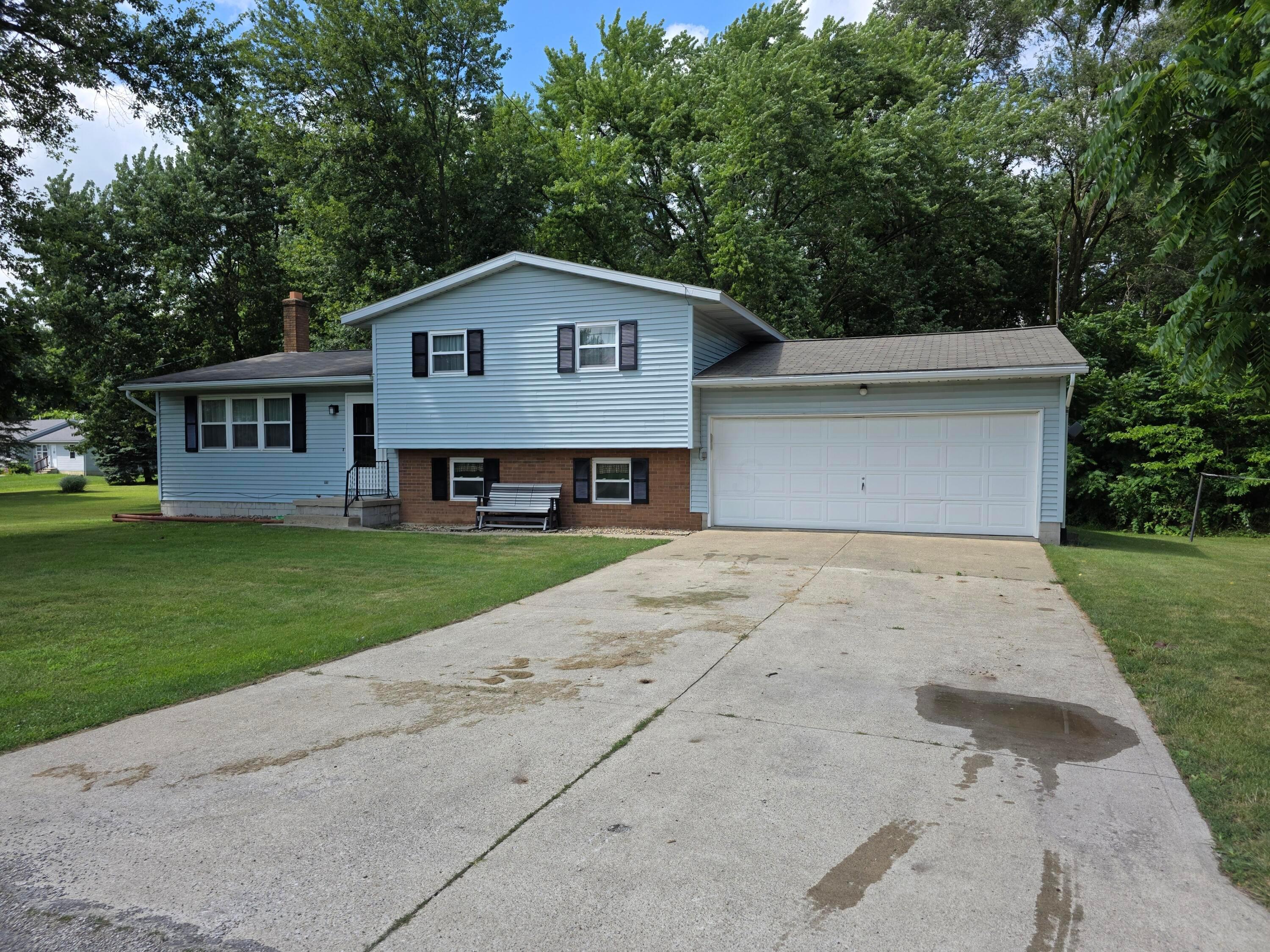 Property Photo: 4043 Township Road 246 OH 43320