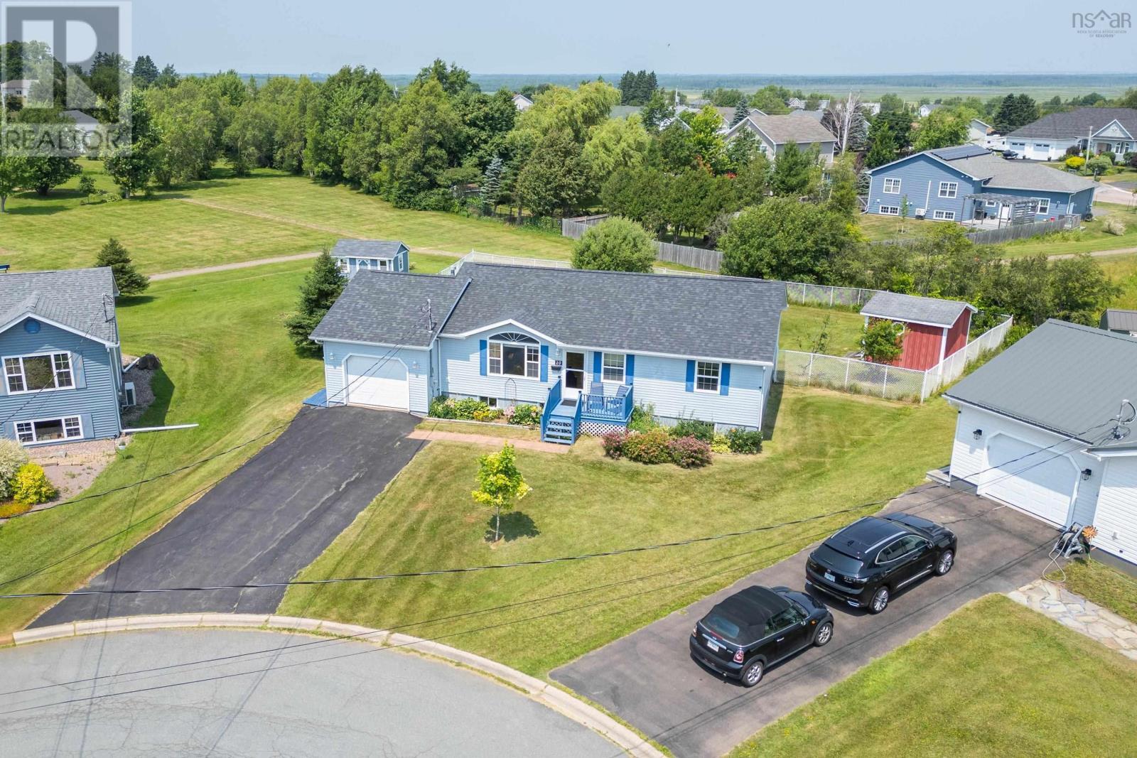 Property Photo: 10 Garden Court NS B4H 4R8